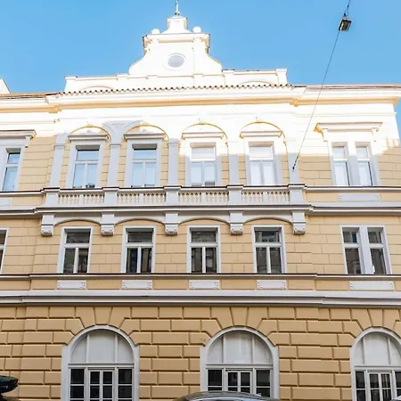 Cavallo Penthouse Xl Balcony Center Praag
